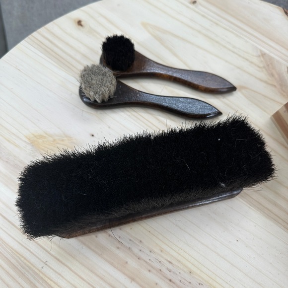 Johnston & Murphy Cedar Shoe Shine Valet Box Brush Cream Polish Restorer Kit - Picture 7 of 10